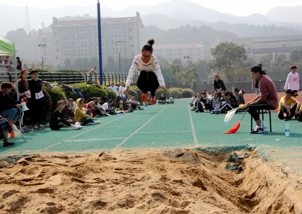 闭上眼睛，勇敢跳跃